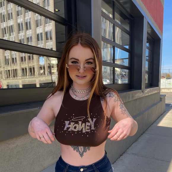 Meet your Posher, Megyn - Picture 1 of 1